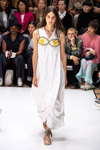 Look 12